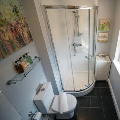 Modern en-suite with excellent water pressure.